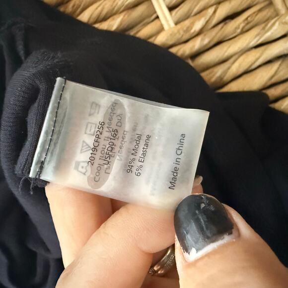 Universal Standard Scoop Neck Tee Women's Small 14-16 Black Modal Short Sleeve - Picture 4 of 5